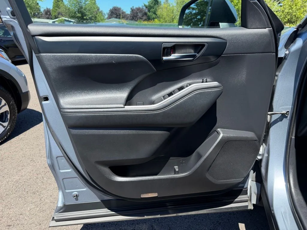 2021 Toyota Highlander XLE - Photo 10