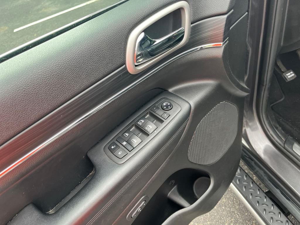 Used 2021 Gray Jeep Limited image 13