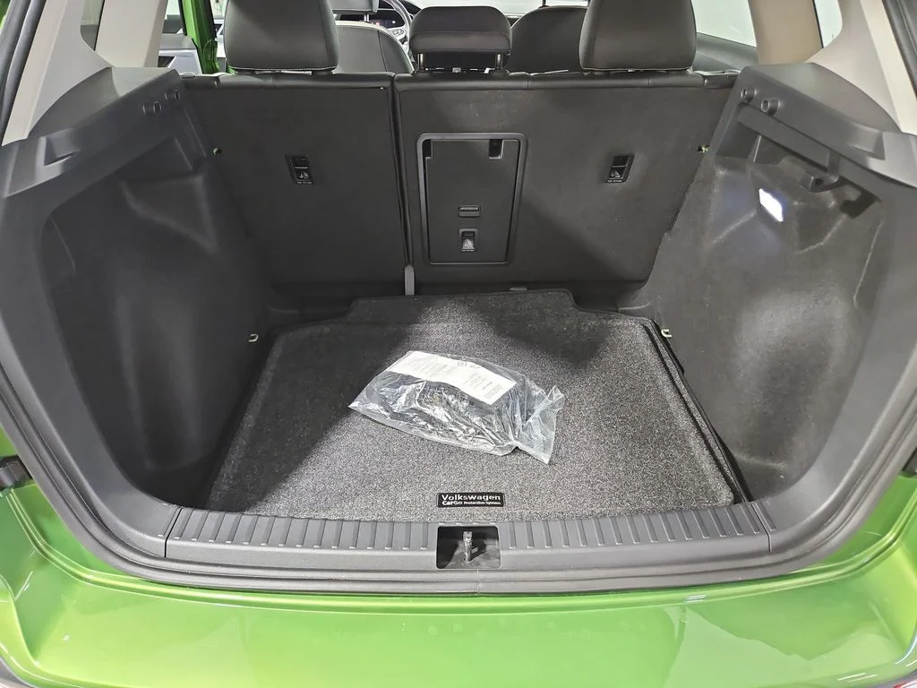 Certified Used 2025 Green Volkswagen 1.5T SE image 24