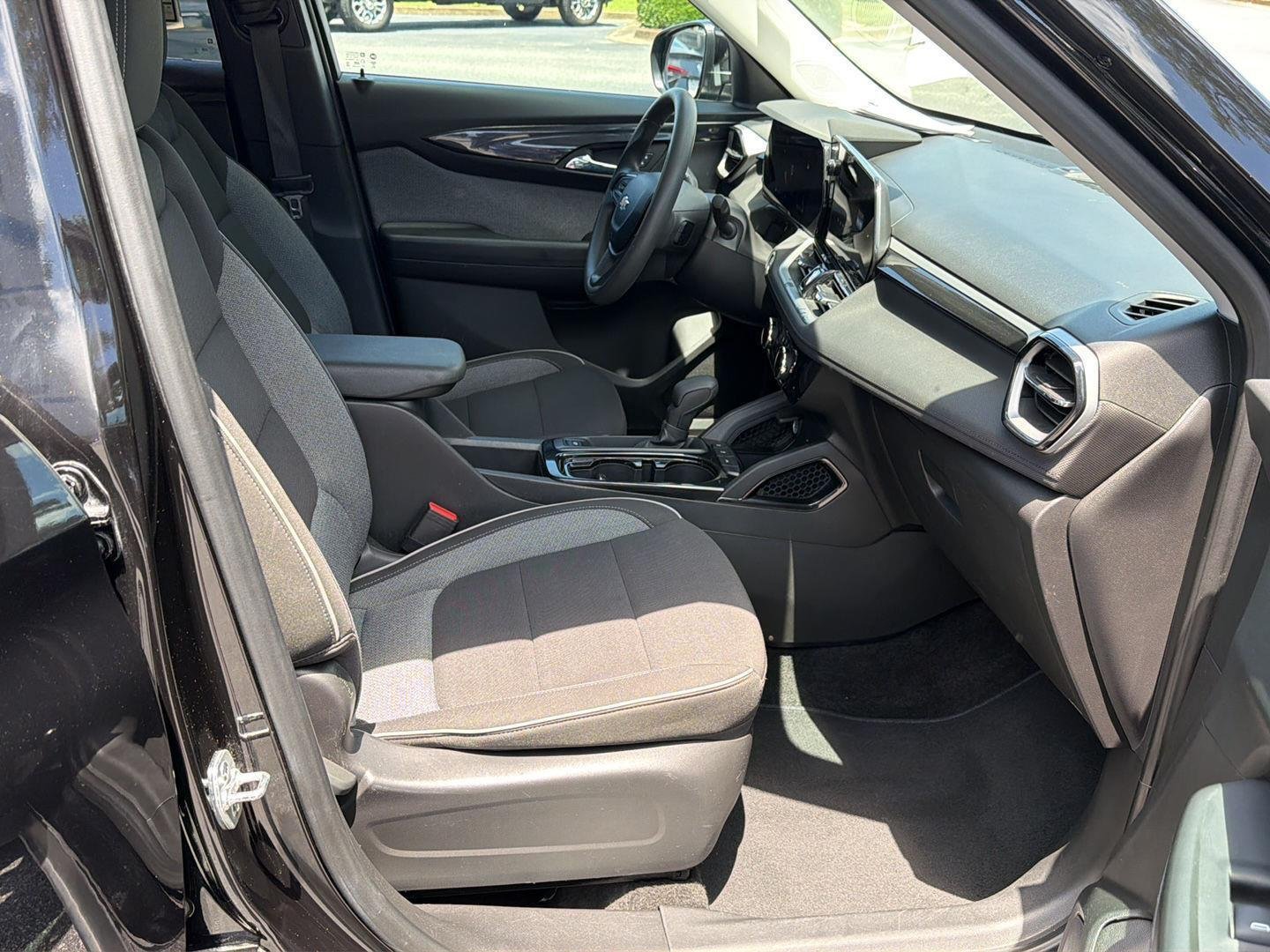 Used 2025 Mosaic Black Metallic Chevrolet LT image 13