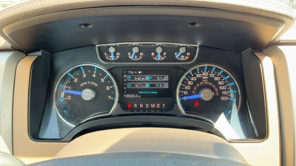 Used 2011 White Ford Lariat image 12