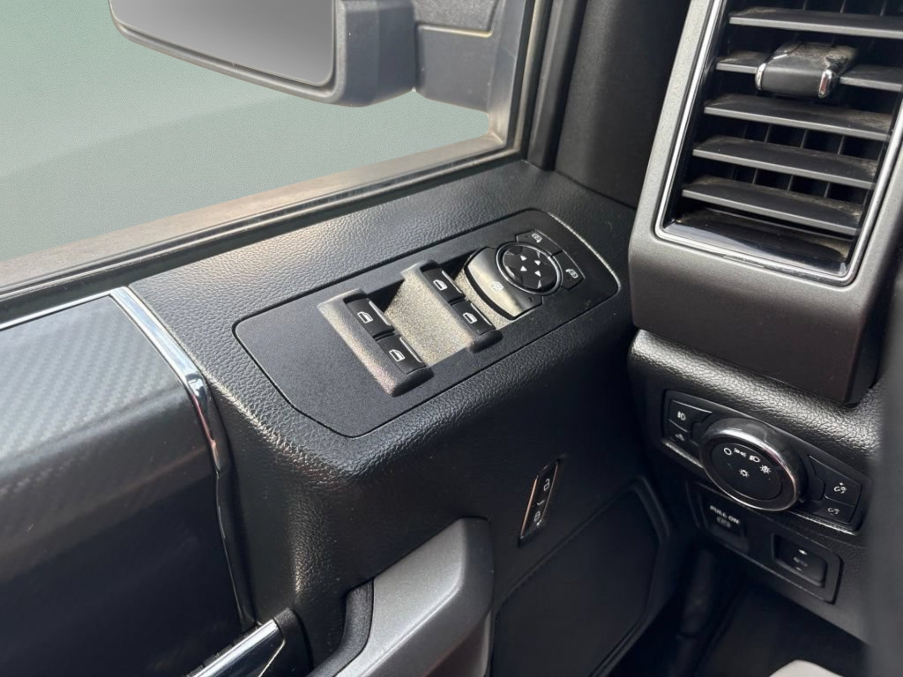 Used 2018 Lightning Blue Ford XLT image 20