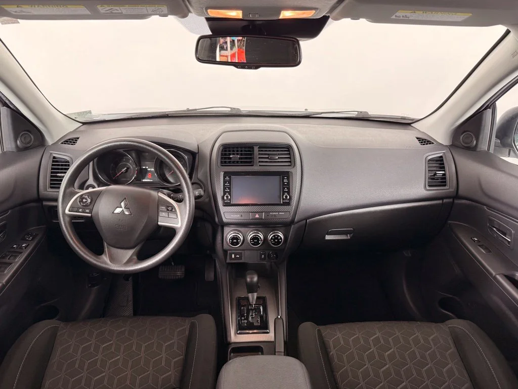 Used 2024  Mitsubishi 2.0 ES image 6
