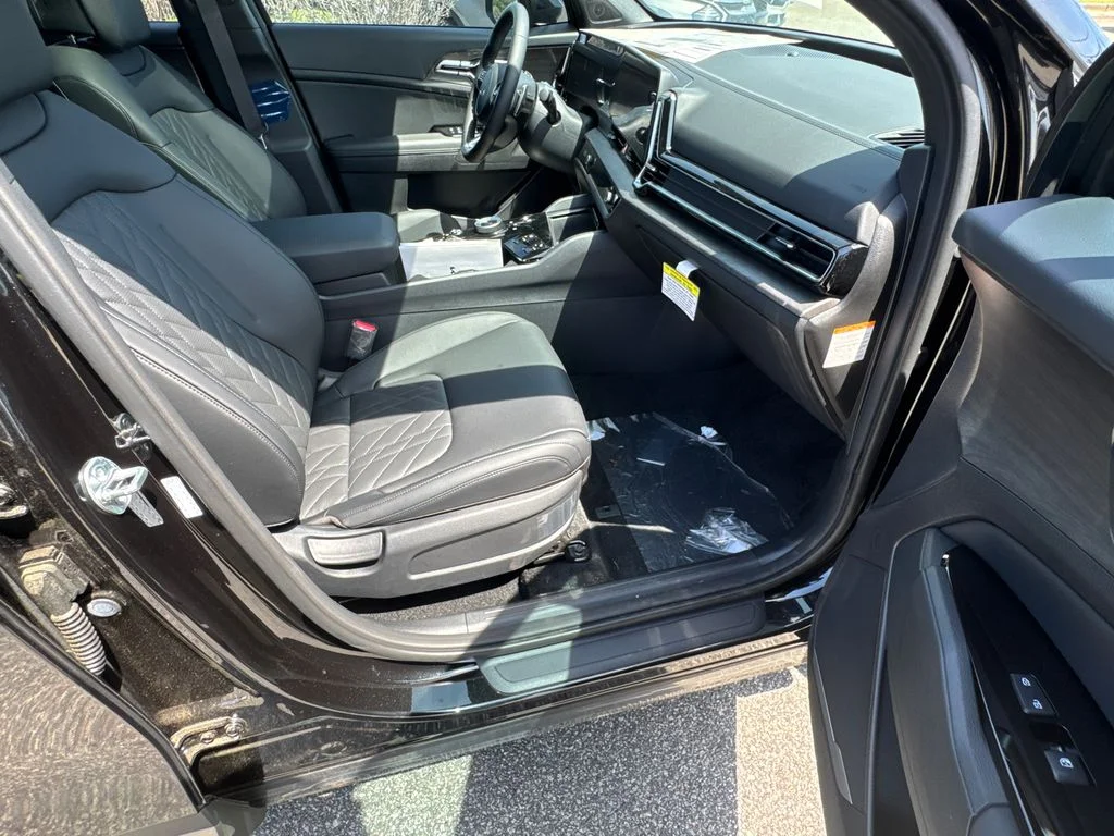 New 2024 Fusion Black Kia X-Line image 13