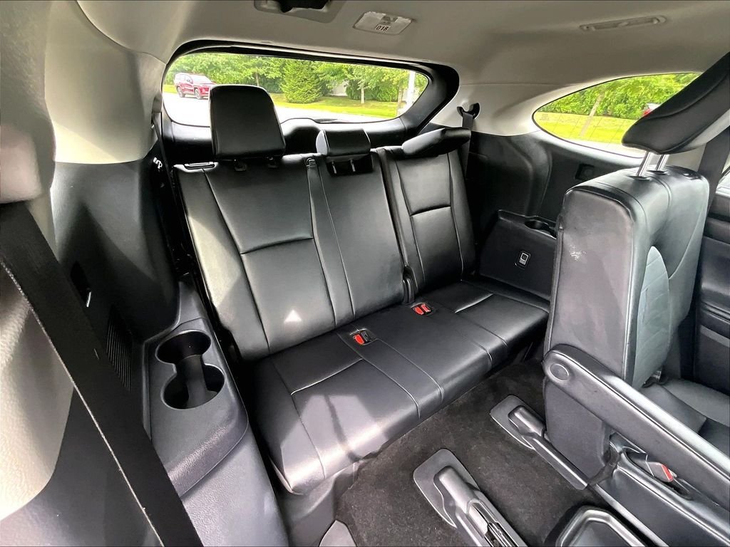 Used 2025 Silver Toyota XLE image 17