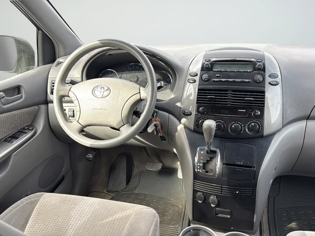 Used 2010 Silver Toyota LE image 11