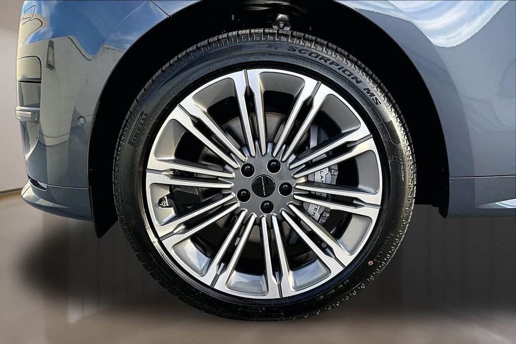 New 2026 VARESINE BLUE Land Rover Dynamic SE image 13