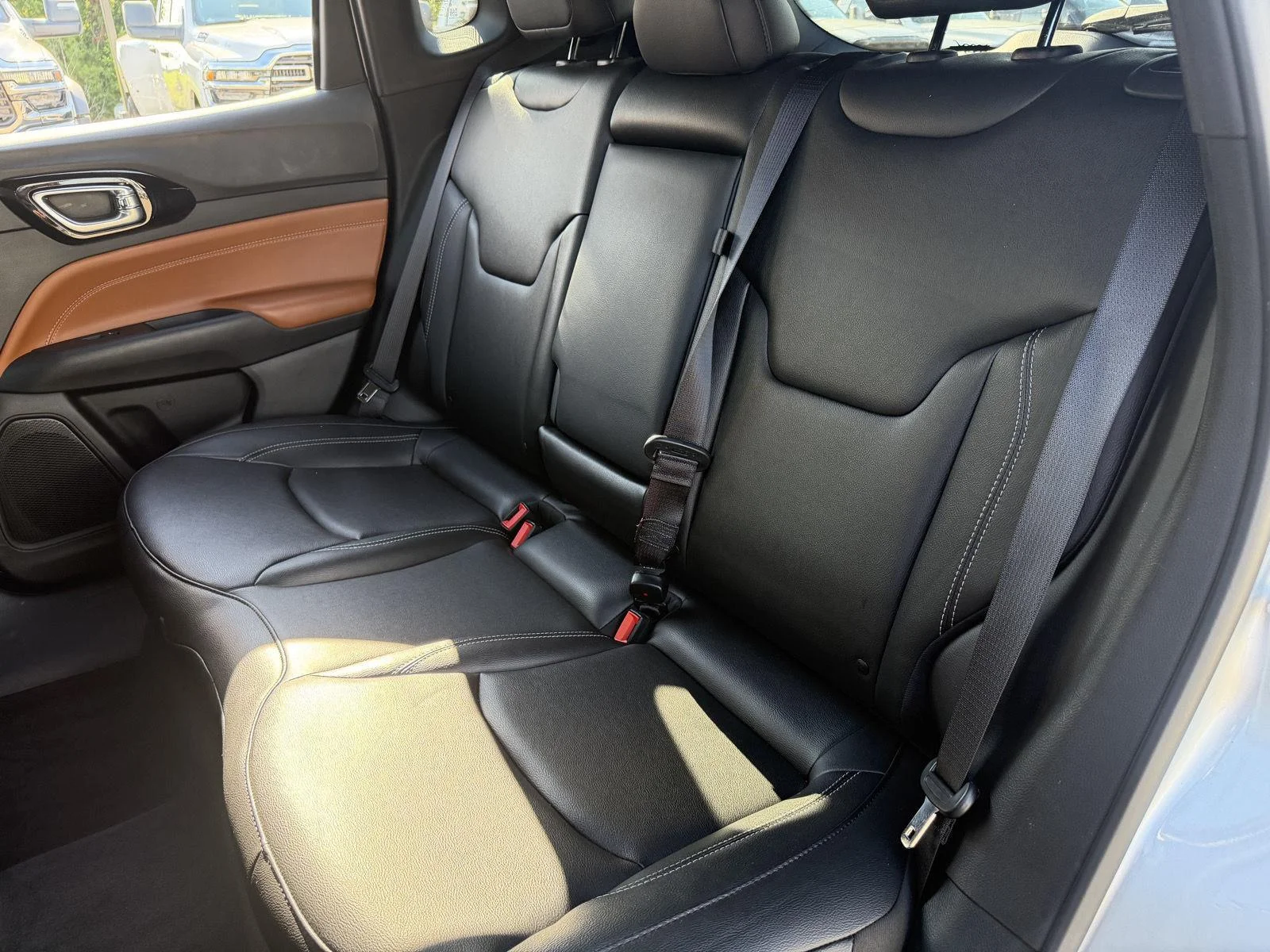Used 2025 Silver Zynith Metallic Clearcoat Jeep Limited image 13