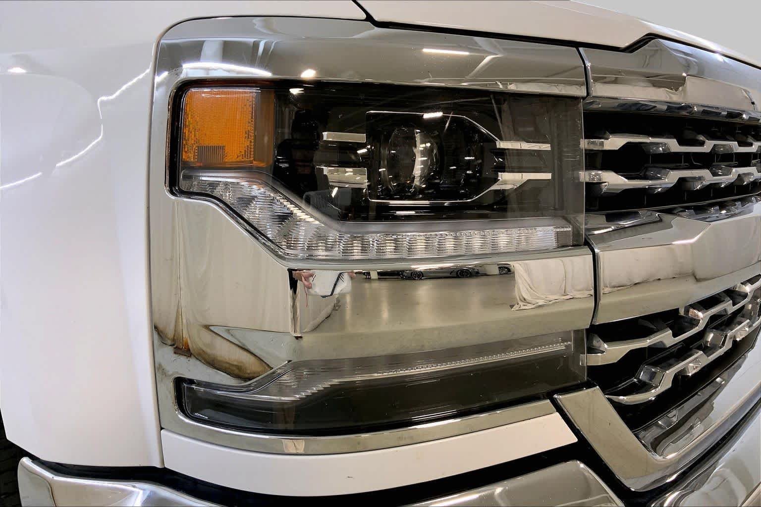 Used 2018 Summit White Chevrolet LTZ image 27