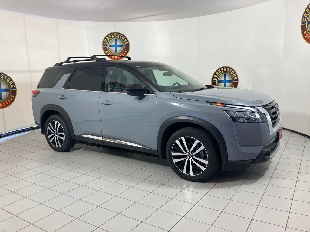 Used 2025 Gray Nissan Platinum image 21