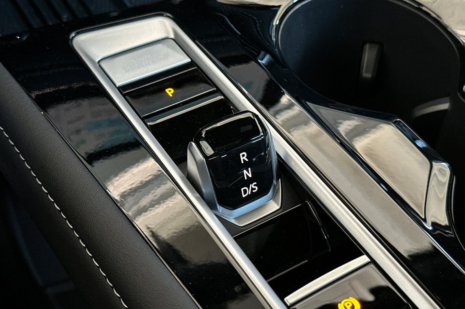 2026 Volkswagen Atlas Cross Sport SEL Premium R-LINE - Photo 22