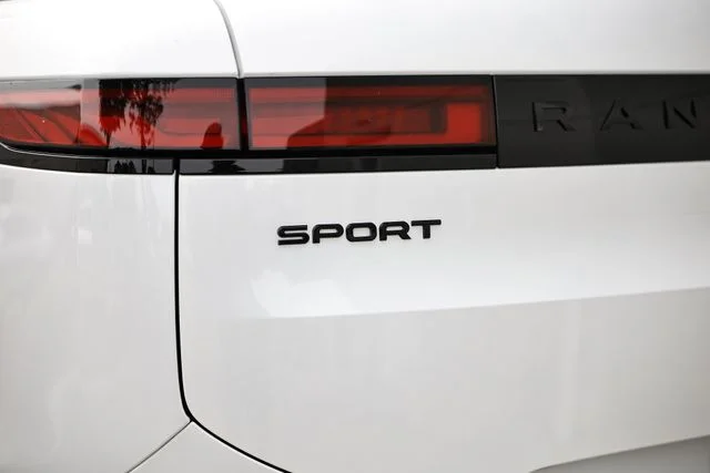 New 2026 Ostuni Pearl White Land Rover Dynamic SE image 10
