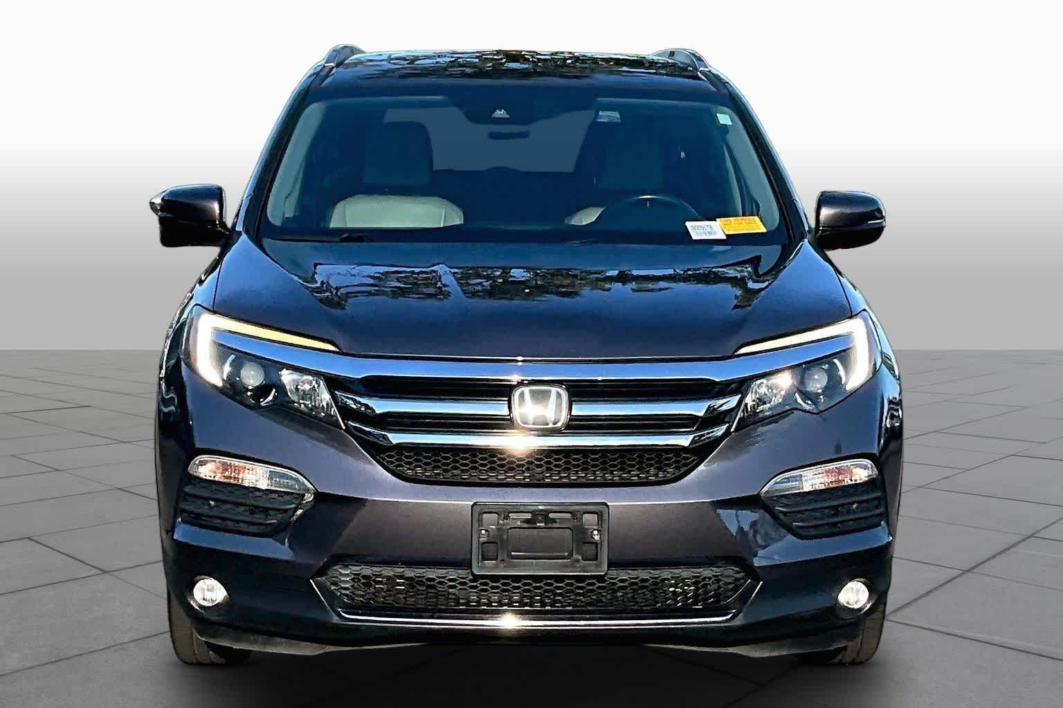Used 2018 Crystal Black Pearl Honda Touring image 4