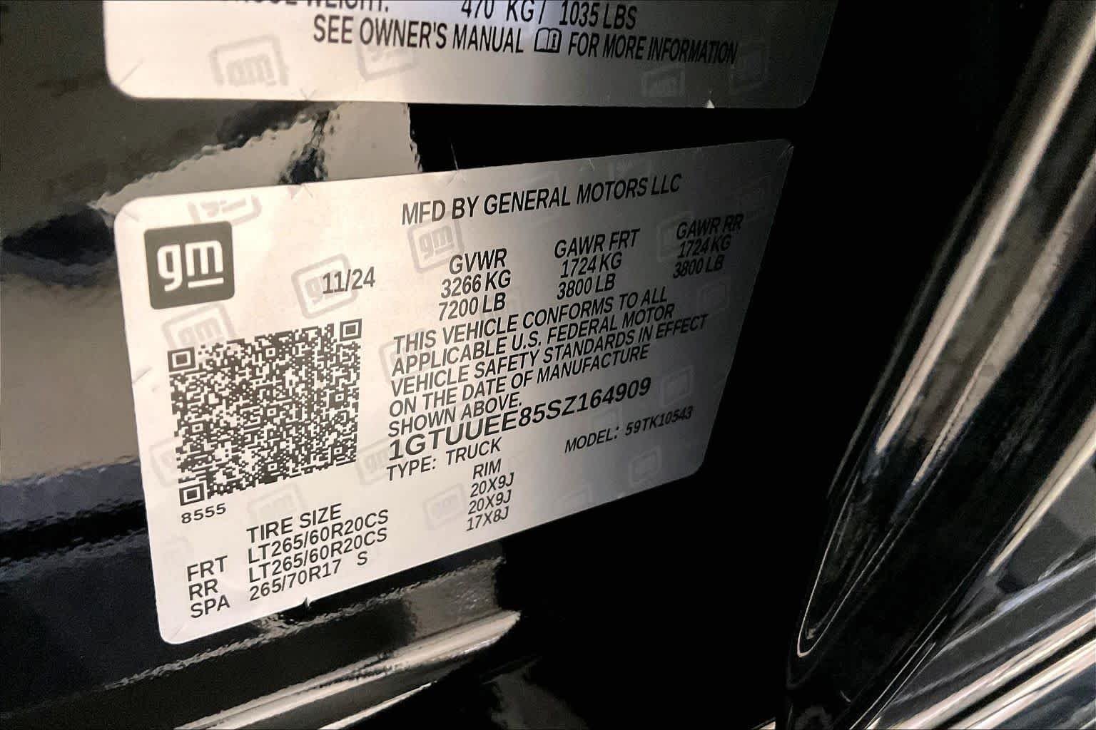 Used 2025 Onyx Black GMC AT4 image 32
