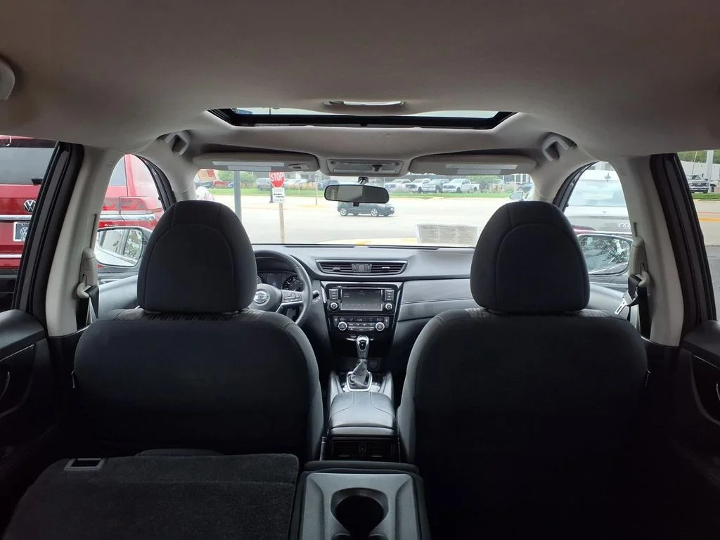 Used 2018 Gun Metallic Nissan SV image 9