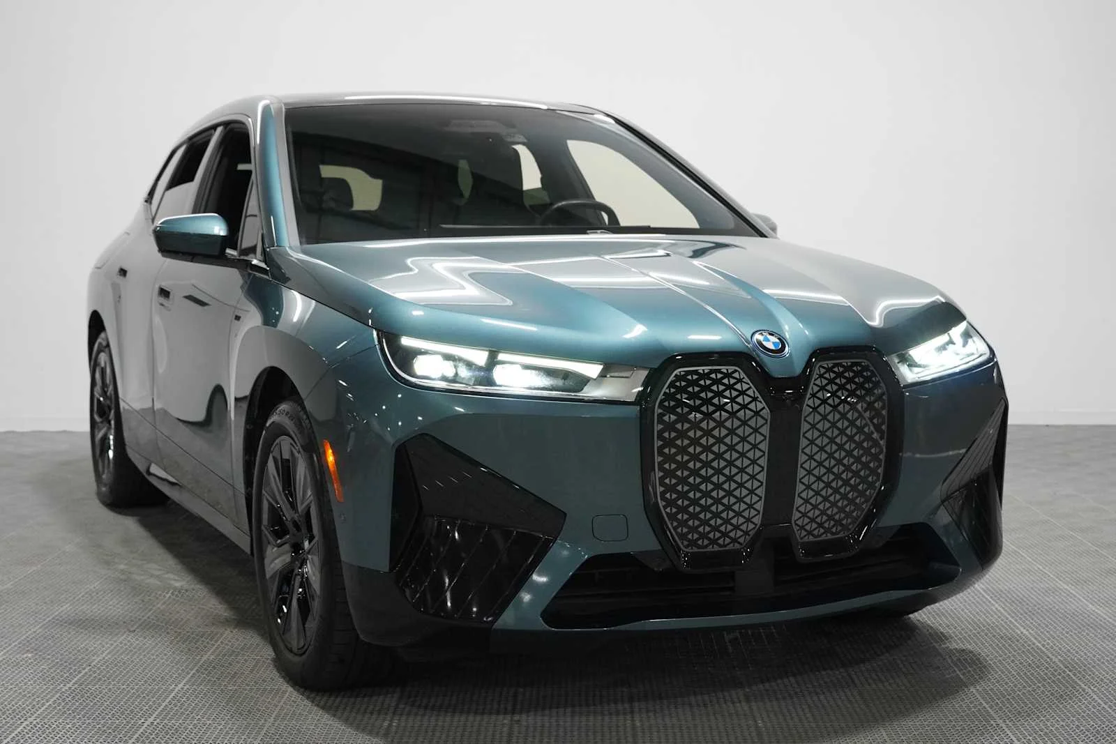 Certified Used 2024 Blue Ridge Mountain Metallic BMW xDrive50 image 3