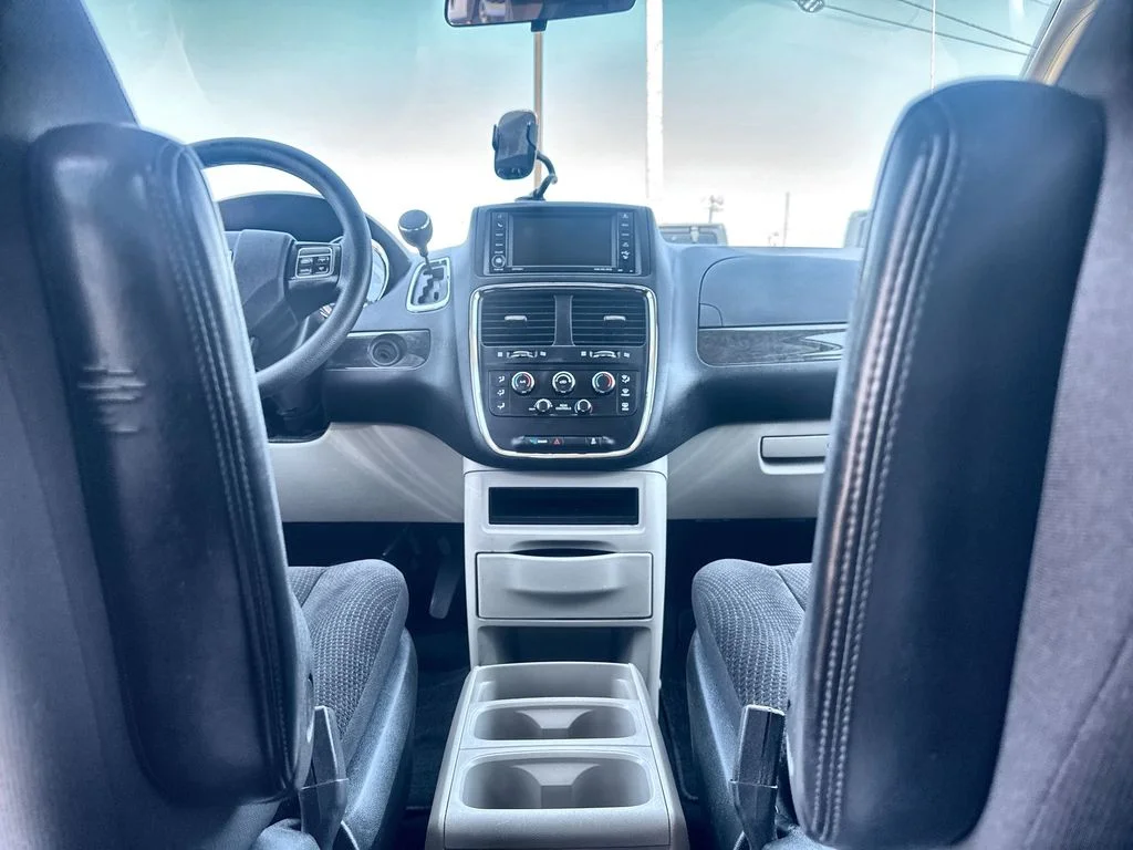 Used 2018 White Dodge SE image 20