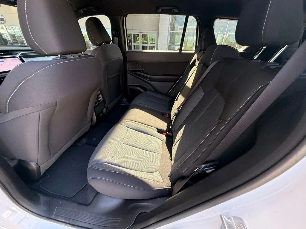 New 2026 Bright White Clear-Coat Exterior Paint Jeep Laredo image 26