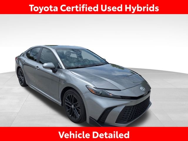 Used 2025  Toyota SE image 3