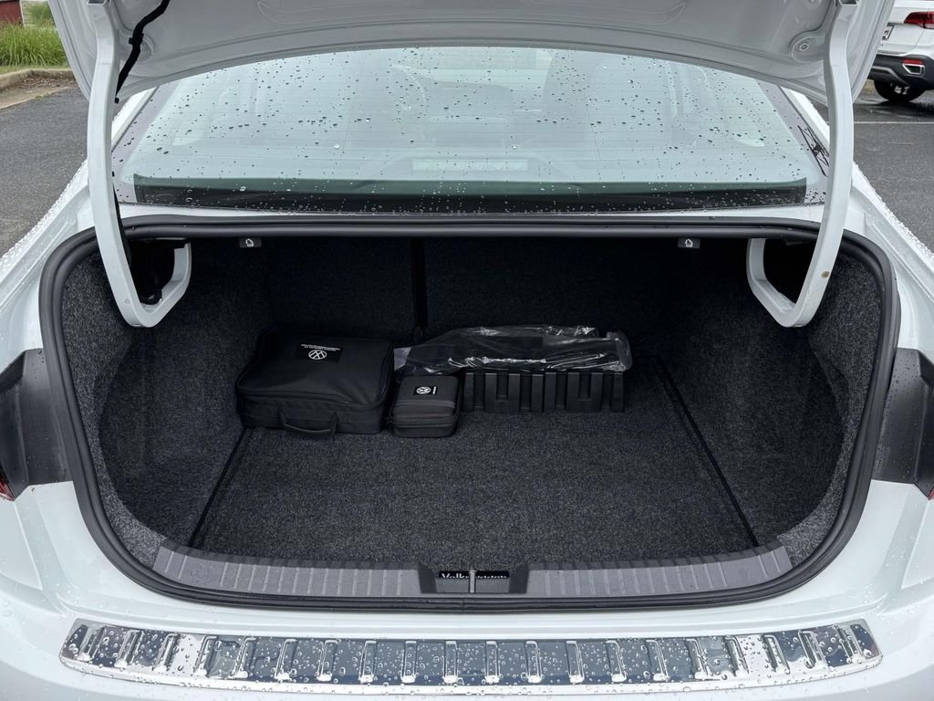 2021 Volkswagen Jetta SE - Photo 29
