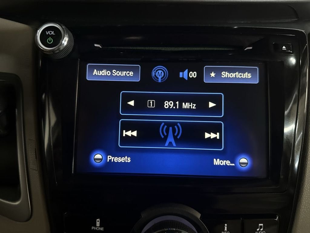 Used 2017 White Diamond Pearl Honda EX-L image 29