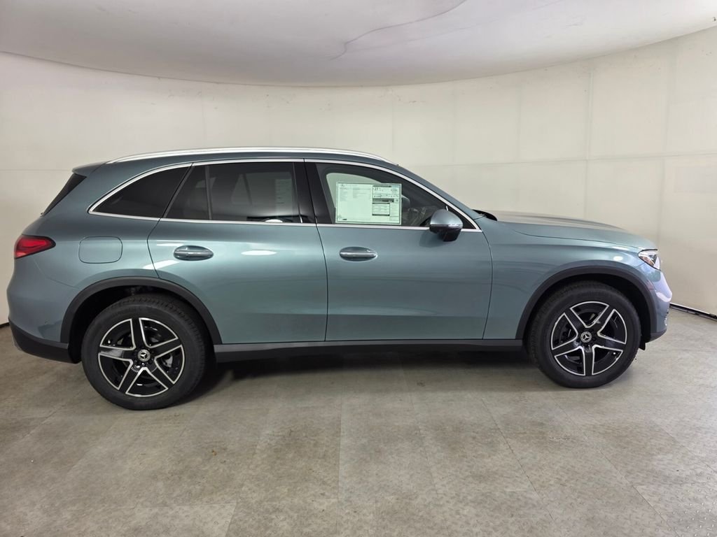 New 2027 Verde Silver Metallic Mercedes-Benz GLC 300 image 3