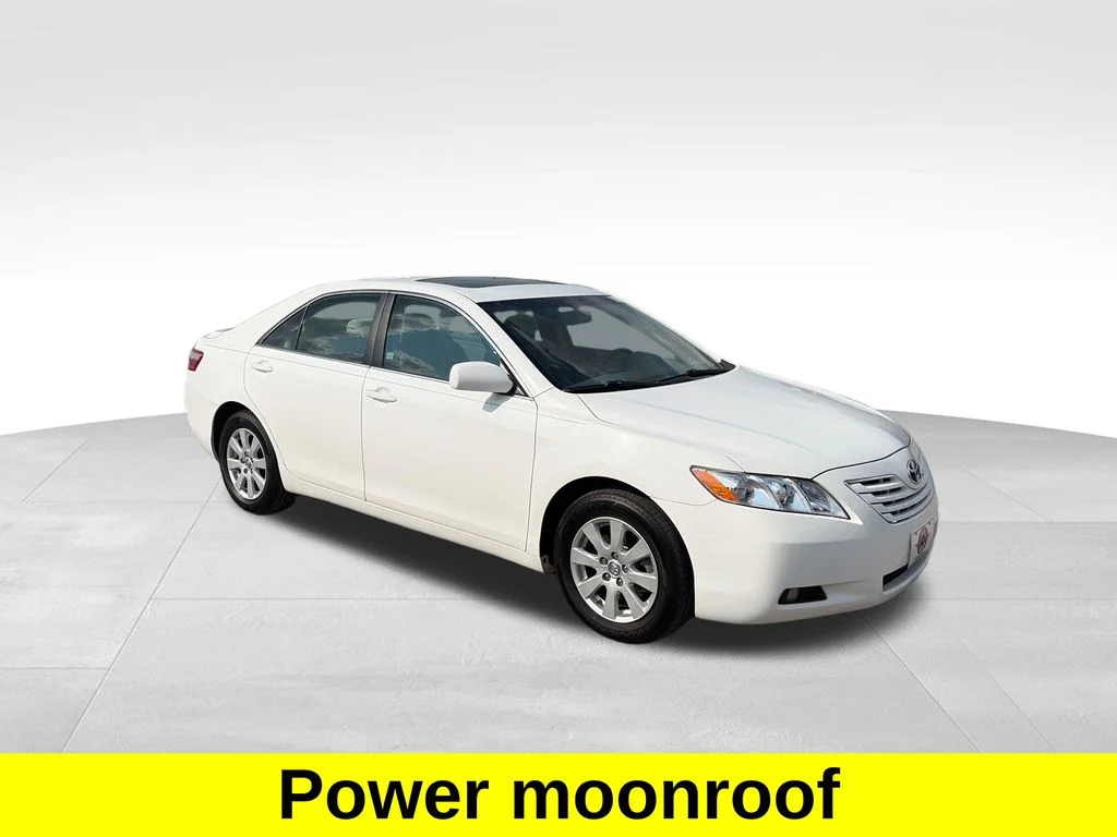 Used 2009 White Toyota XLE image 7