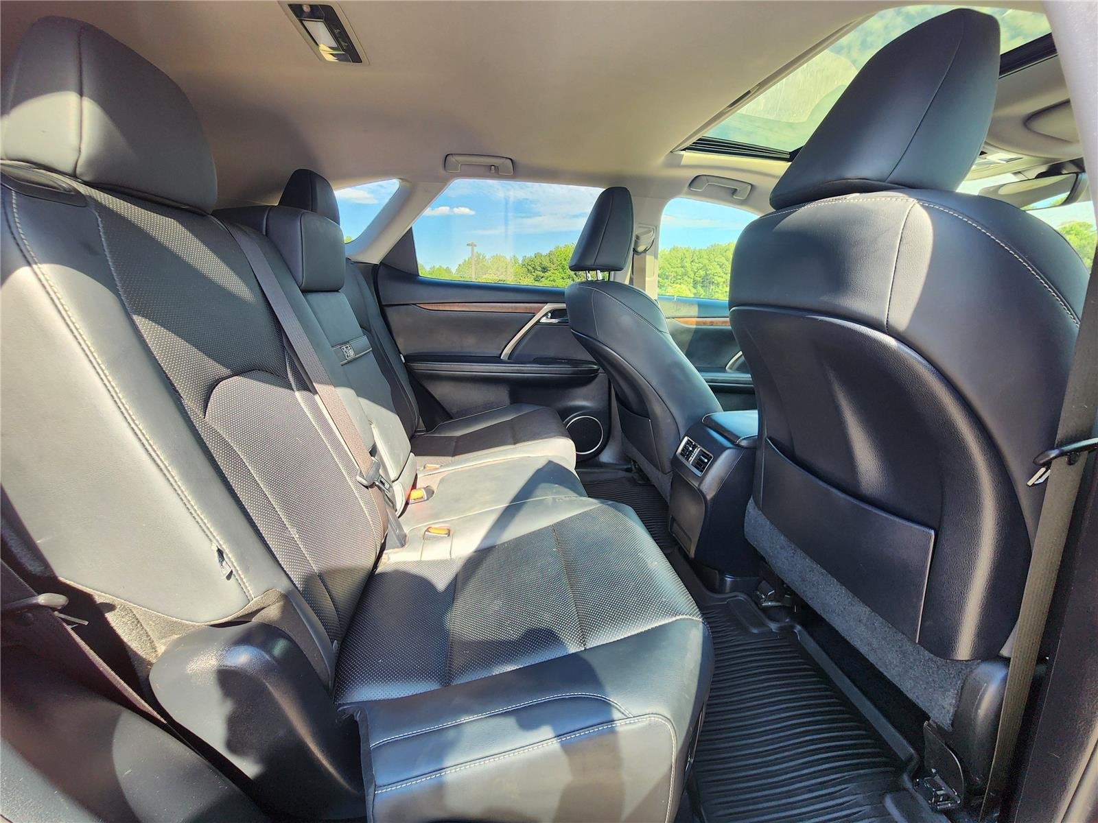 Used 2022 Matador Red Mica Lexus RX 350L image 9