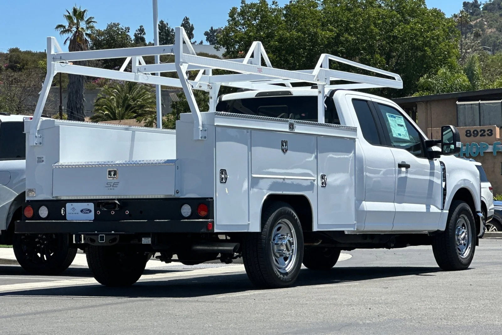 New 2026 White Ford F350 4X2S/CCCSR image 3