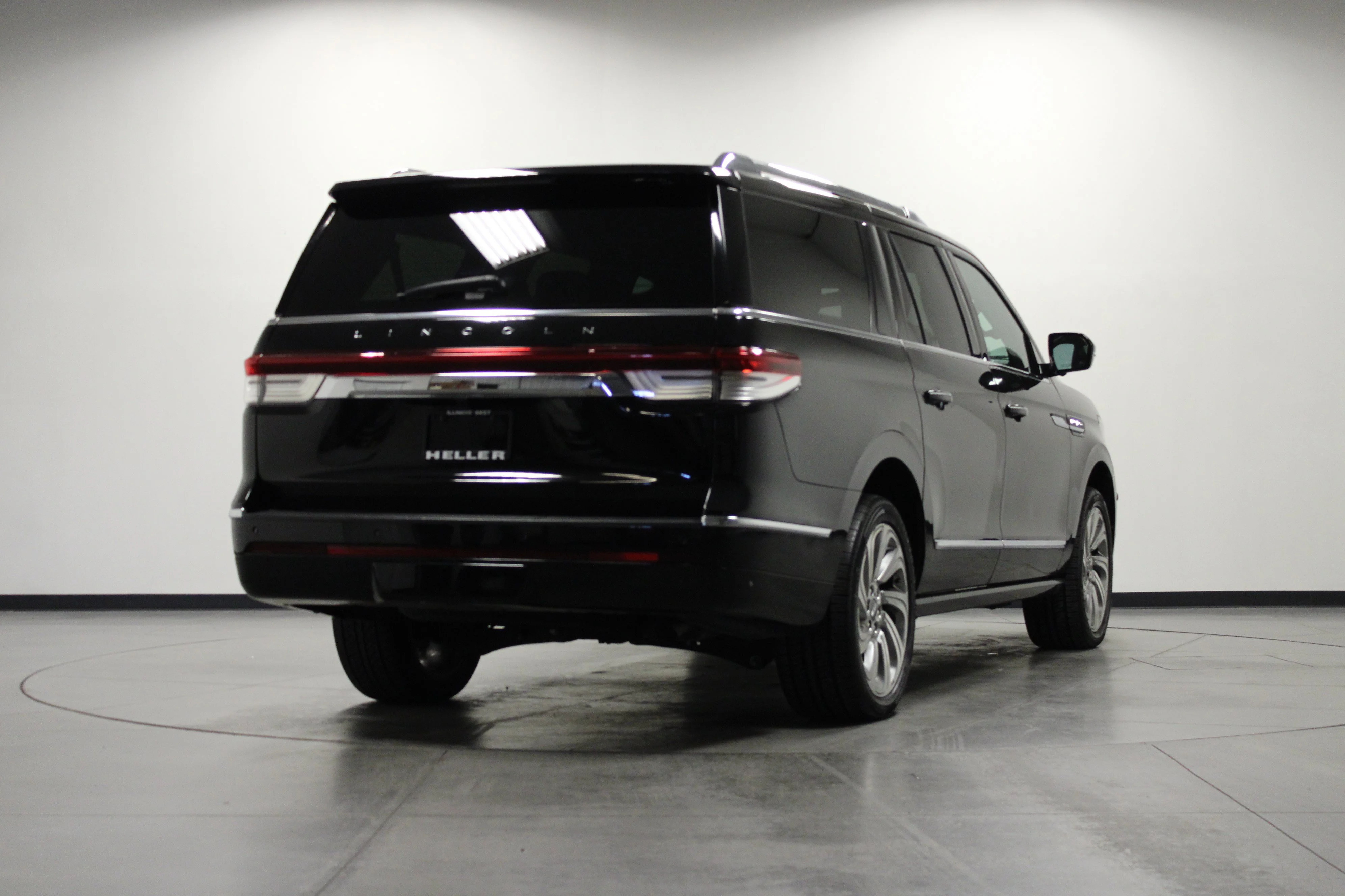 Used 2024 Black Metallic Lincoln Premiere image 4