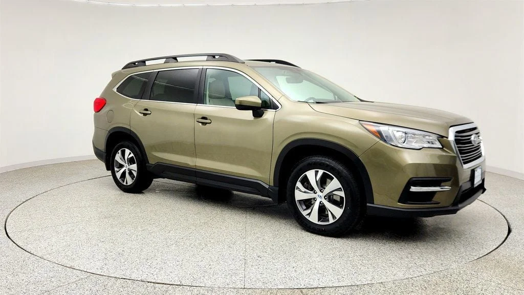 Used 2022 Autumn Green Metallic Subaru Premium 7-Passenger w/ Convenience Package & Wireless Charger image 3