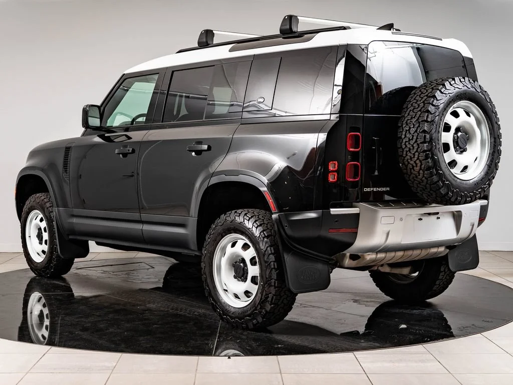 Used 2023 Black Land Rover S image 6