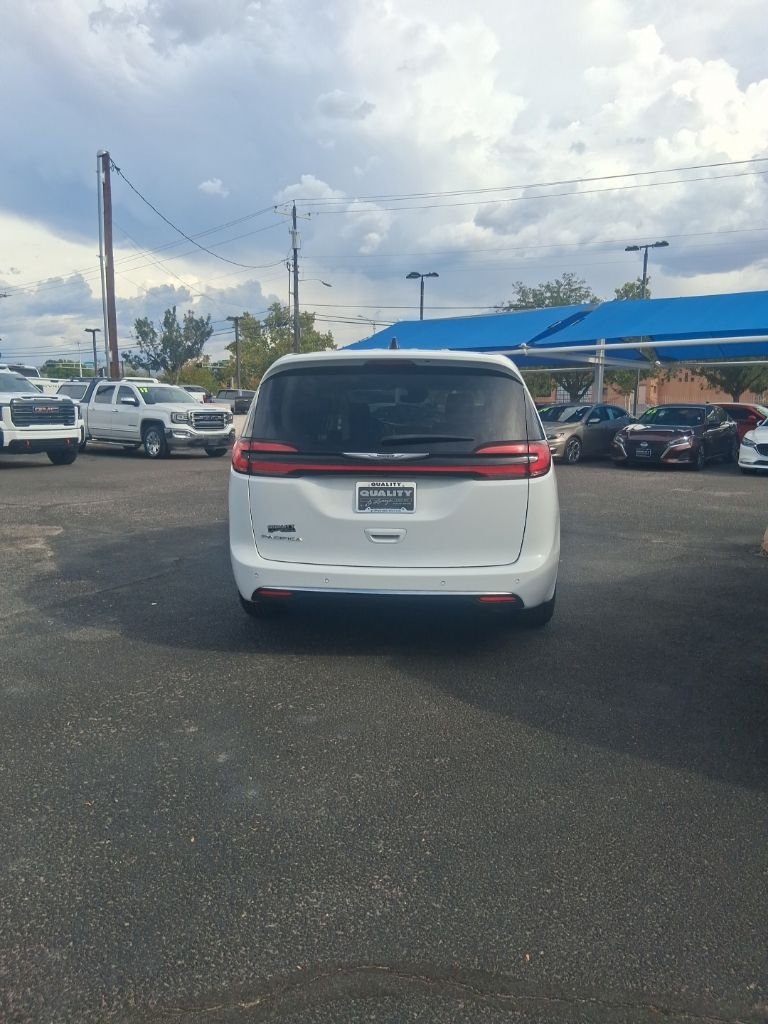 Used 2024 White Chrysler Touring L image 3