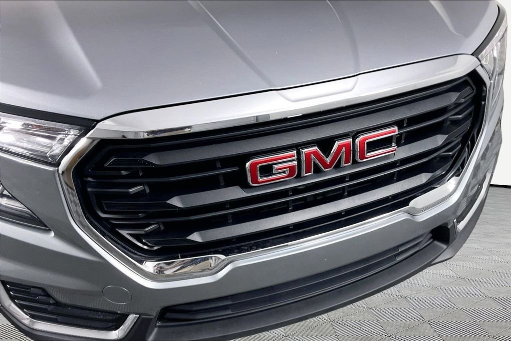 Used 2024 Silver GMC SLE image 28