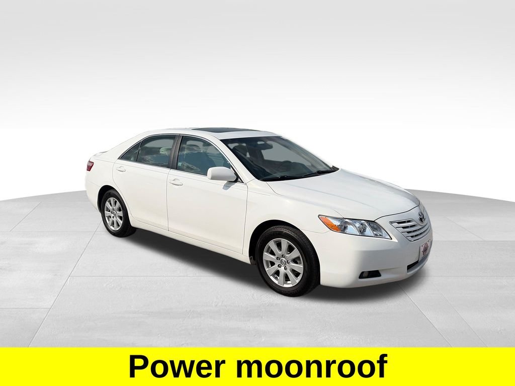 Used 2009 Super White Toyota XLE image 7