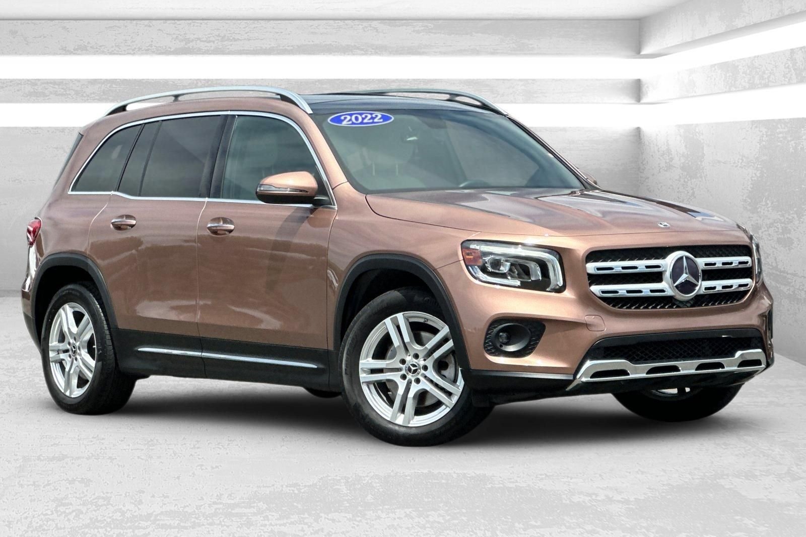 Used 2022 Gold Mercedes-Benz GLB 250 image 2