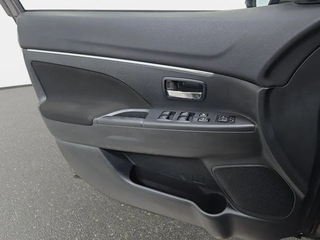 Used 2016 Black Mitsubishi ES image 23