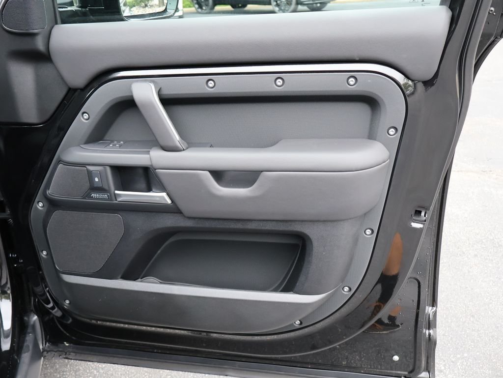 New 2026 Santorini Black LAND ROVER X-Dynamic SE image 11