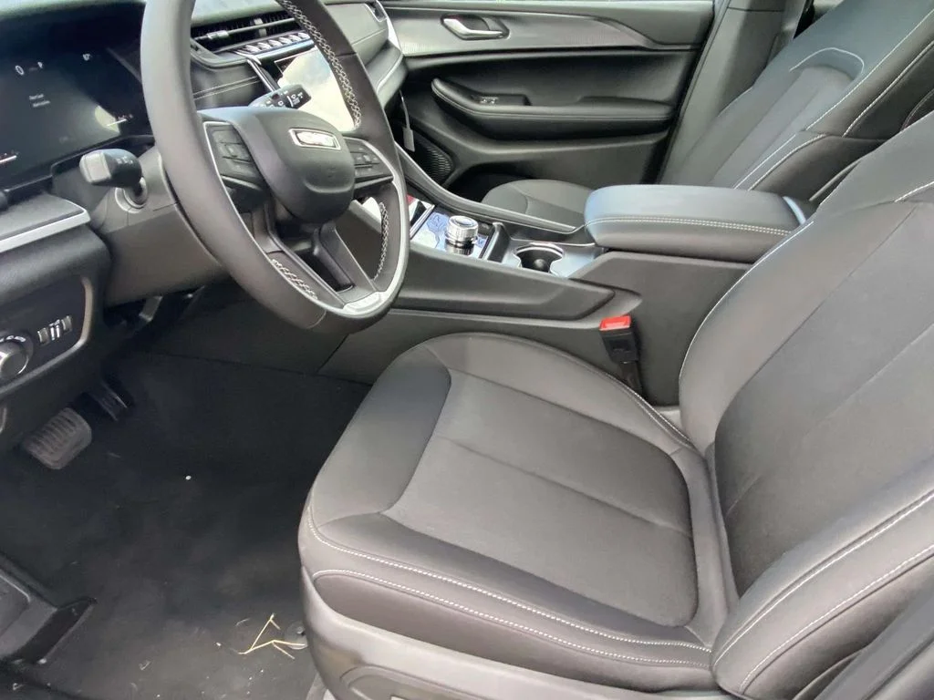 New 2026 Baltic Gray Metallic Clear-Coat Exterior Paint Jeep Laredo X image 13