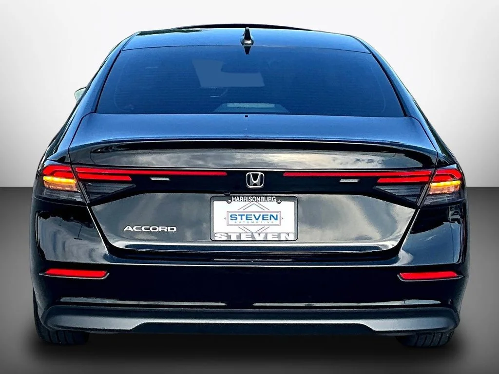Used 2025 Crystal Black Pearl Honda SE image 5