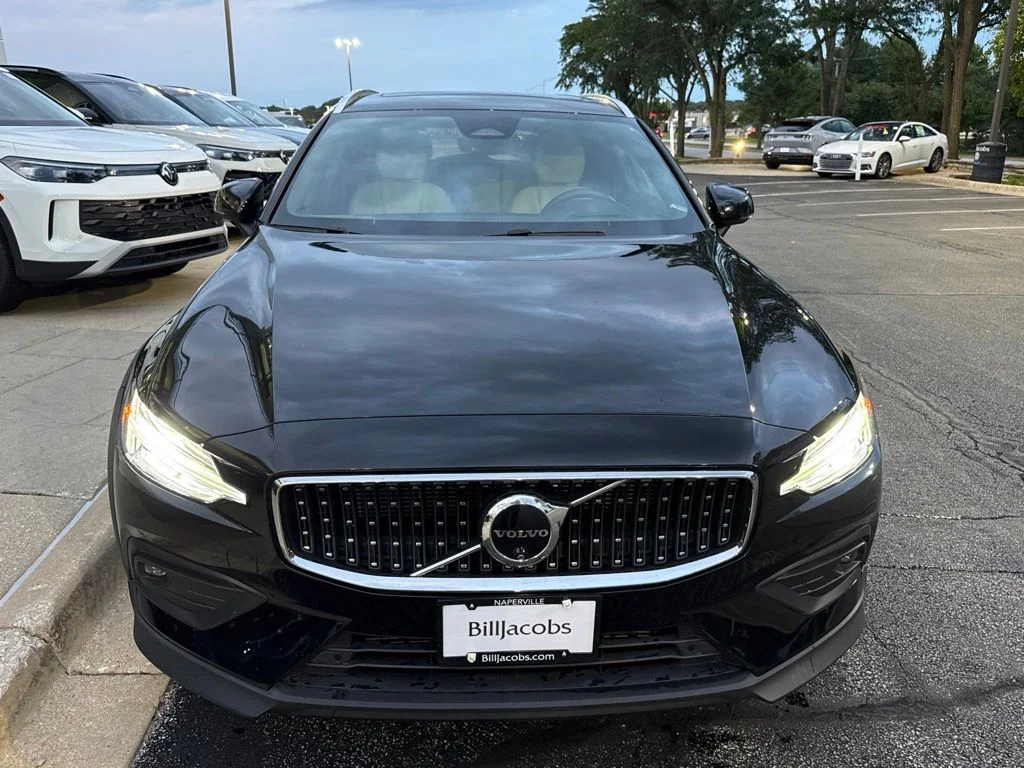 Used 2024 Onyx Black Metallic Volvo Ultimate image 9