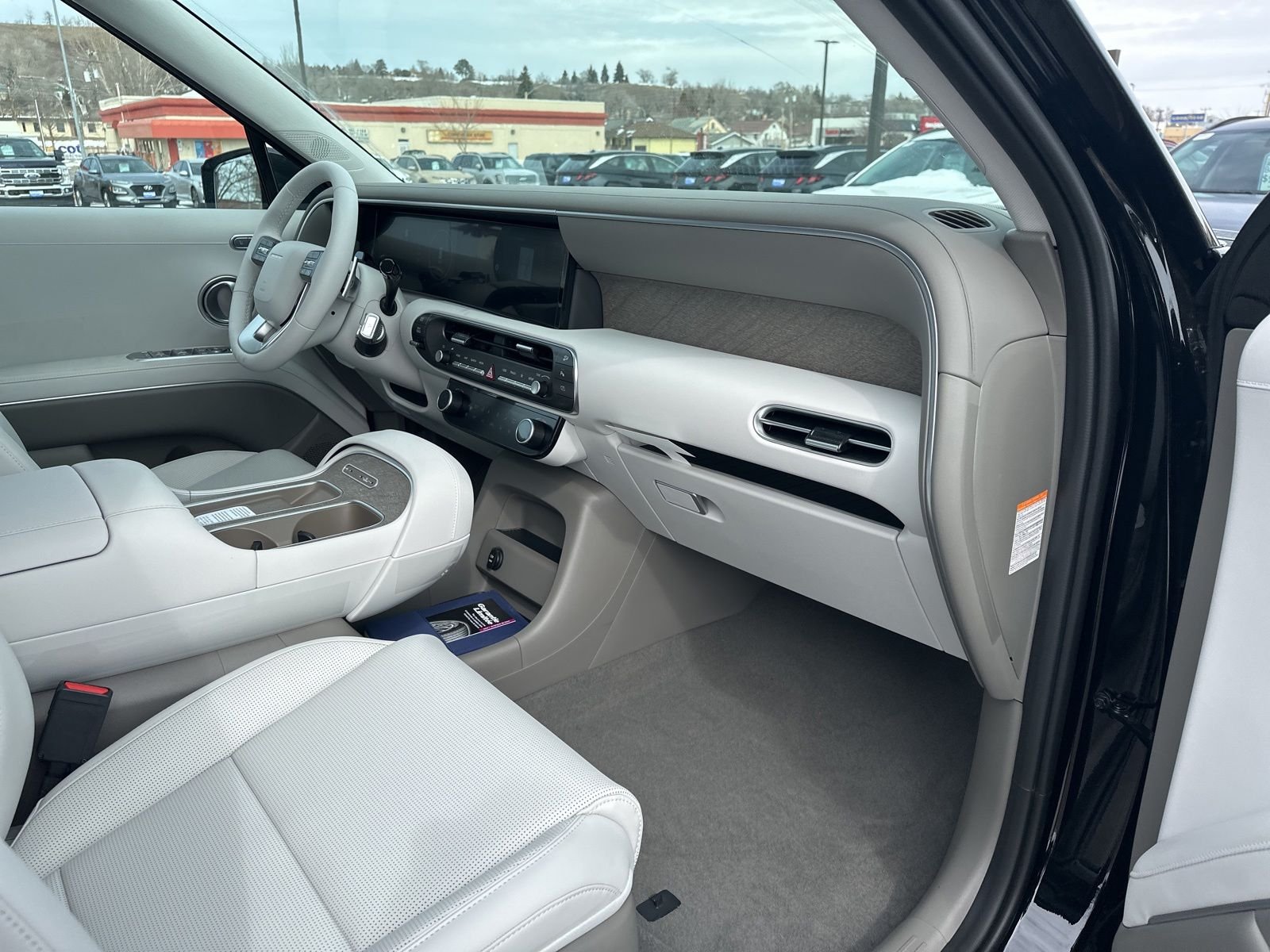 New 2026 Black Hyundai SEL Premium 7P image 37
