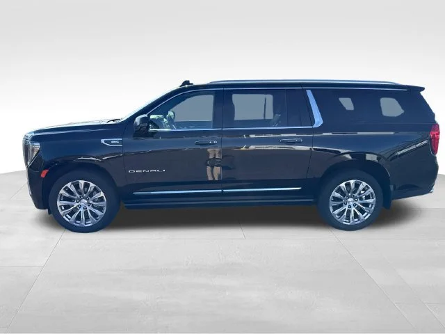 Used 2022 ONYX BLACK GMC Denali image 2