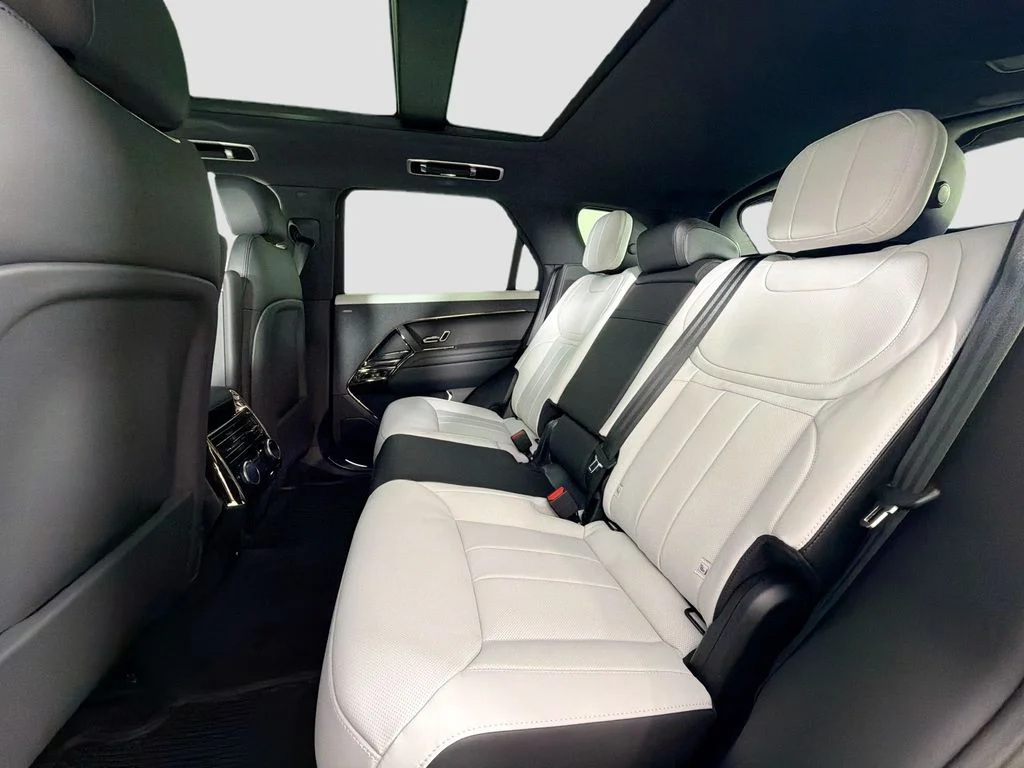 New 2026 Santorini Black Land Rover Dynamic SE image 26