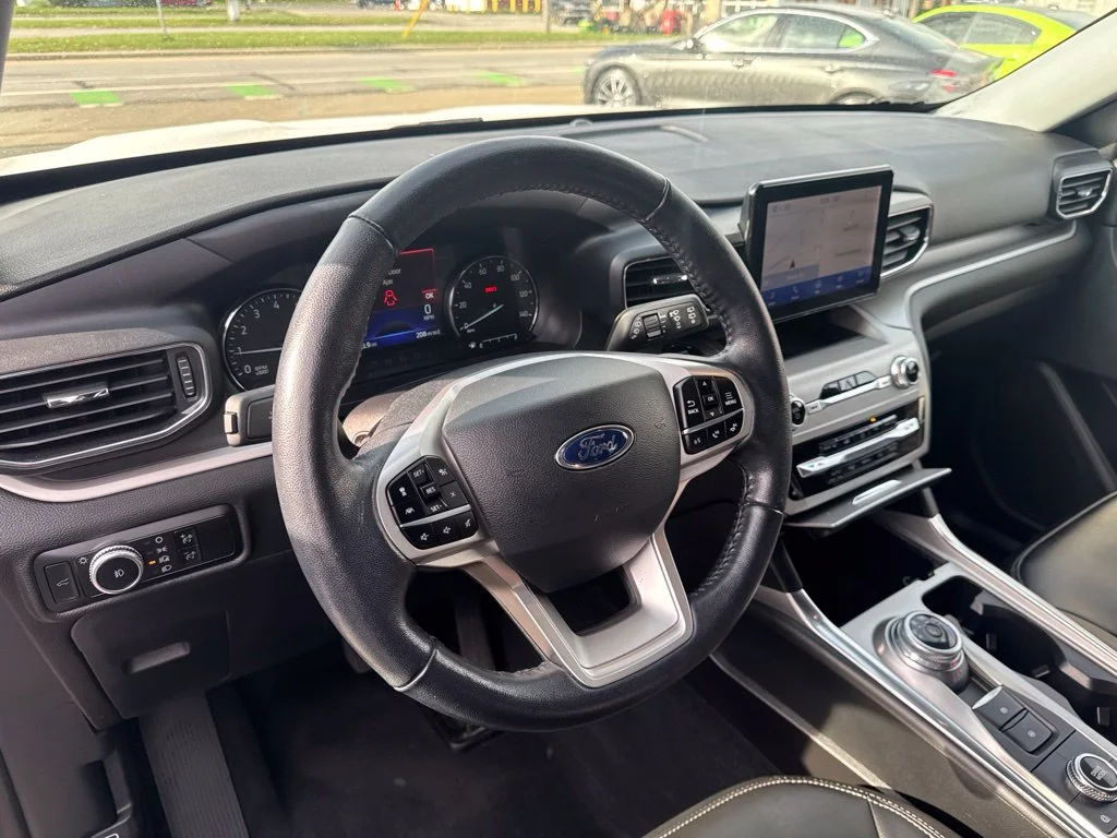 Used 2022 White Metallic Ford XLT image 11