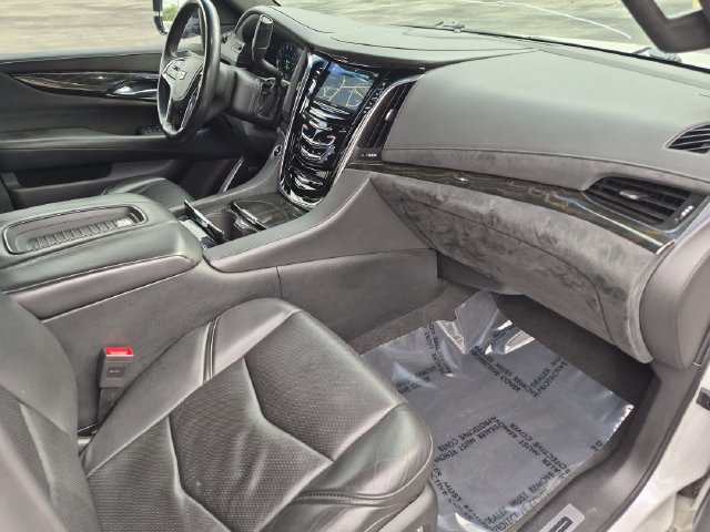 Used 2018 CRYSTAL WHITE TRICOAT Cadillac Platinum image 39