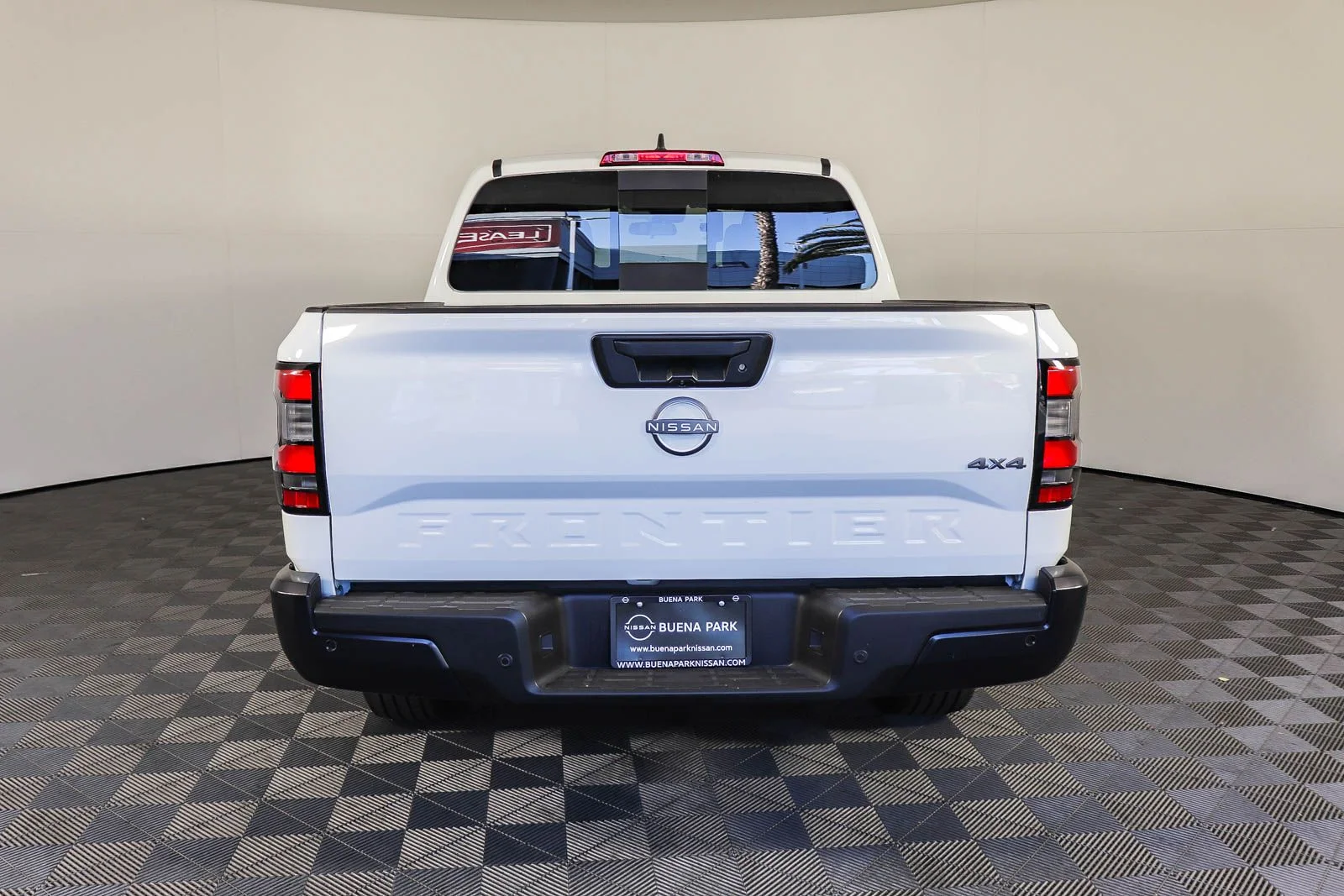 New 2025 Glacier White Nissan Crew Cab S image 7