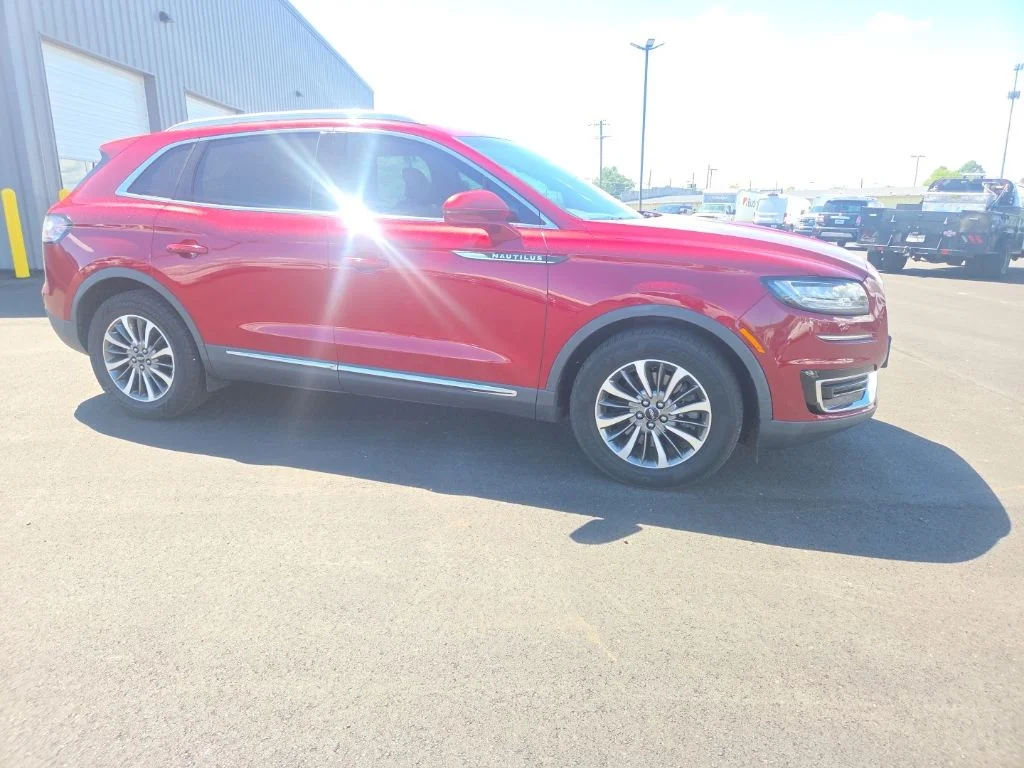 Used 2019 Red Lincoln Select image 18