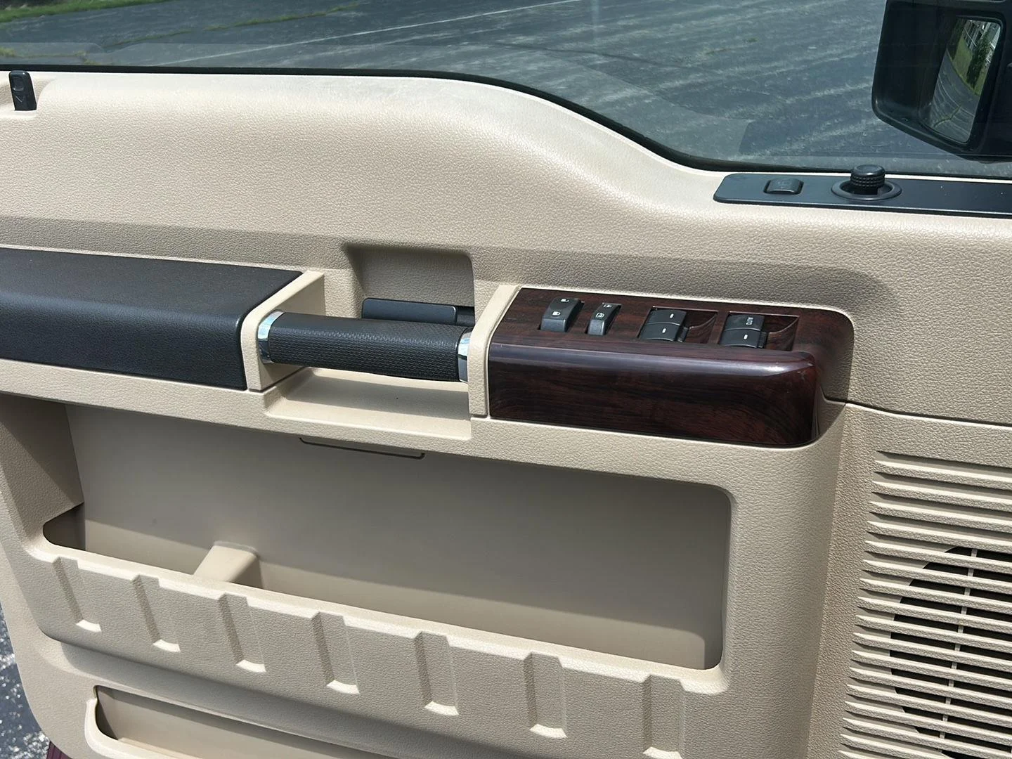 Used 2008 Red Clearcoat Ford Lariat image 18
