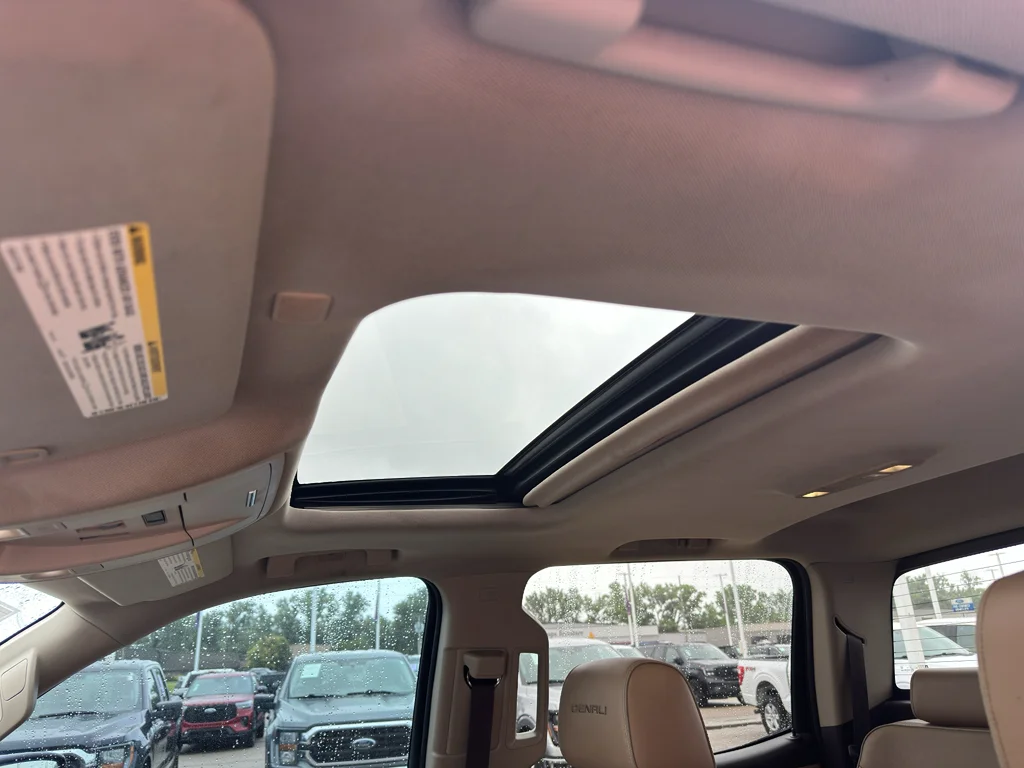 Used 2017 Onyx Black GMC Denali image 31